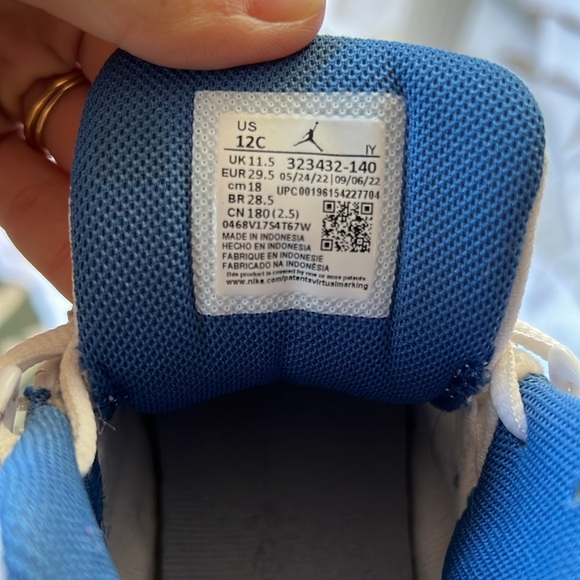 Youth Nike Jordan Twos - Picture 10 of 10